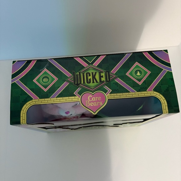 Wicked X Care Bears 2-Pack Love-a-Lot Bear Glinda Good Luck Bear Elphaba RARE! - Picture 4 of 6